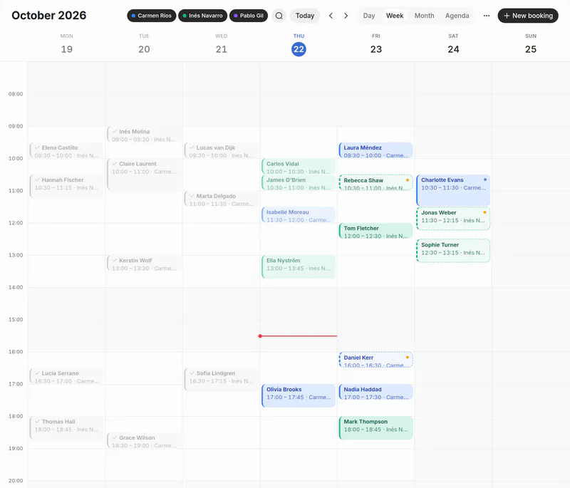 Clínica Lumen’s appointments for the week of 19 October, one colour per practitioner; the unconfirmed ones dashed, and Charlotte Evans on Saturday at 10:30.